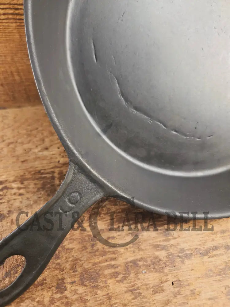 Antique elegant gate-marked unknown #9 skillet. Wonderfully preserved. Est 1880’s Era. Flat handle #7 Pattern Skillet