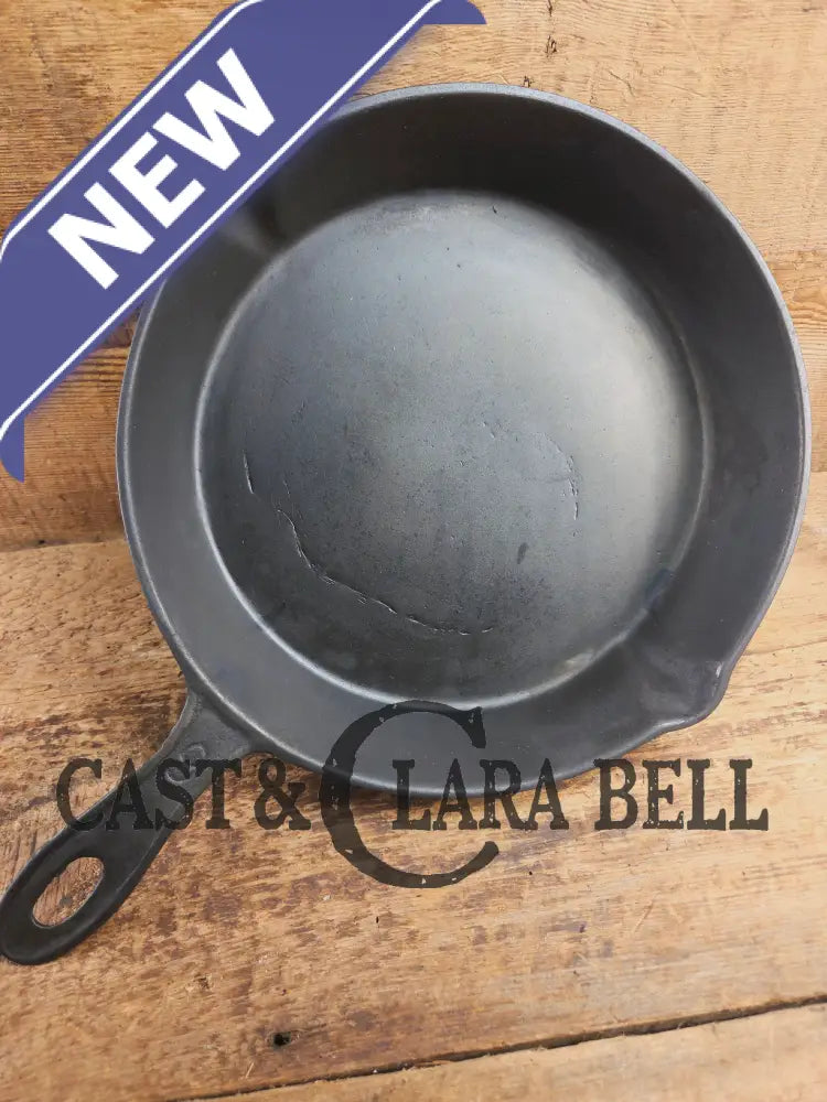 Antique elegant gate-marked unknown #9 skillet. Wonderfully preserved. Est 1880’s Era. Flat handle #7 Pattern Skillet