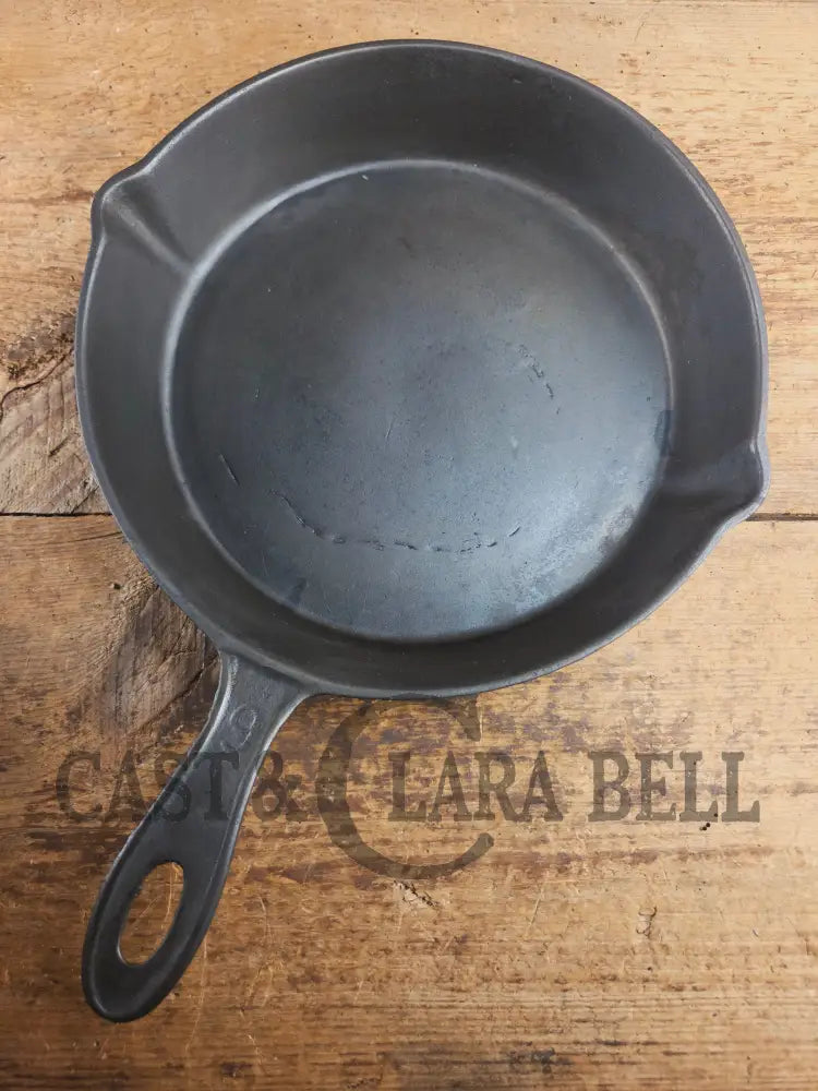 Antique elegant gate-marked unknown #9 skillet. Wonderfully preserved. Est 1880’s Era. Flat handle #7 Pattern Skillet