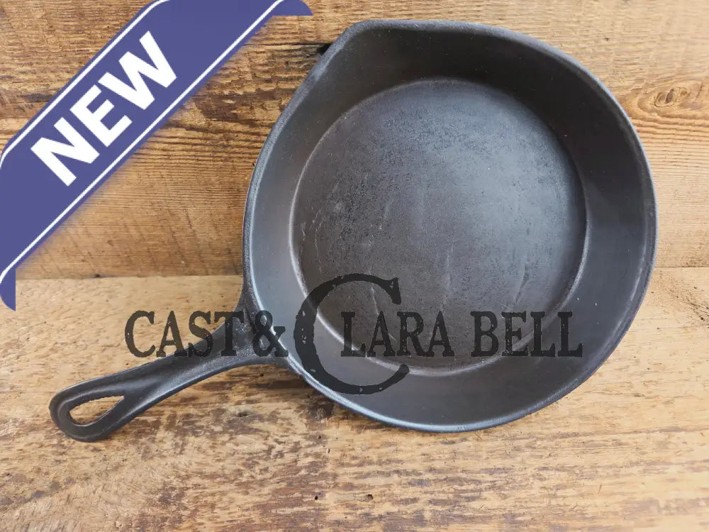 Antique gate-marked unknown #6 skillet. Est 1880βs. Left single spout heat ring bottom w/ fancy handle. Skillet