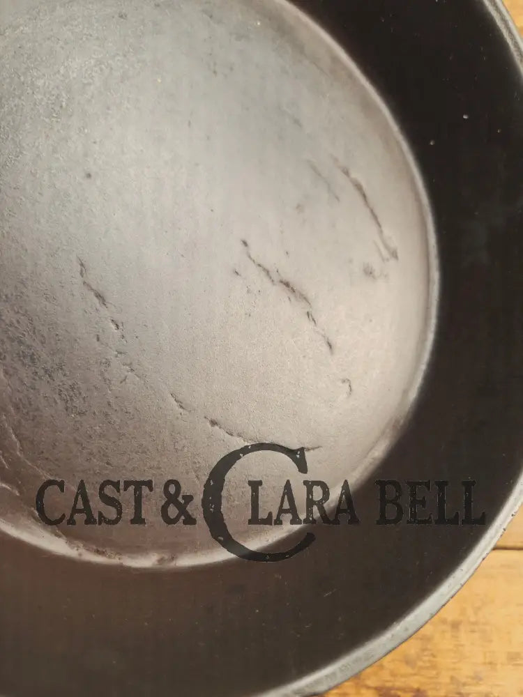 Antique gate-marked unknown #6 skillet. Est 1880βs. Left single spout heat ring bottom w/ fancy handle. Skillet