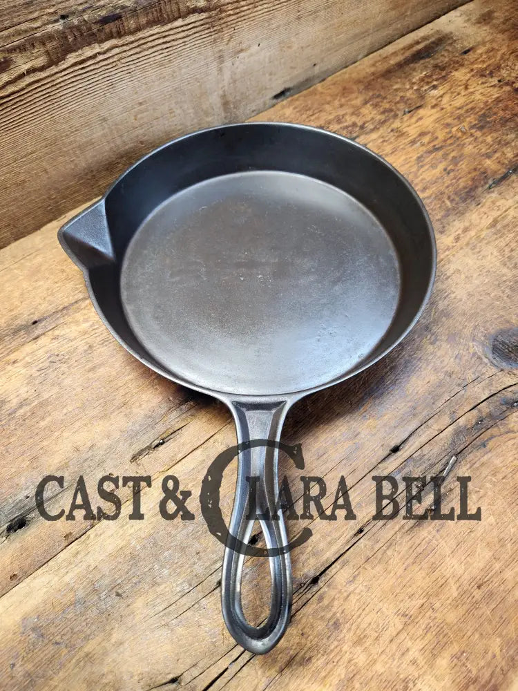 Antique Gate-Marked Unknown #7 Skillet. Est 1880βS. Left Single Spout Heat Ring Bottom W/ Fancy