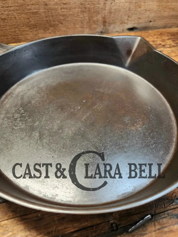 Antique Gate-Marked Unknown #7 Skillet. Est 1880βS. Left Single Spout Heat Ring Bottom W/ Fancy