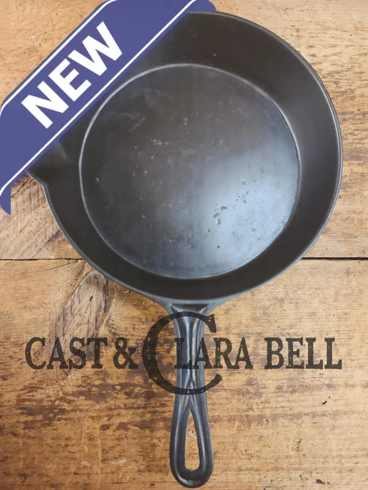 Antique gate-marked unknown #8 skillet. Est 1880βs. Left single spout heat ring bottom w/ semi fancy handle Skillet