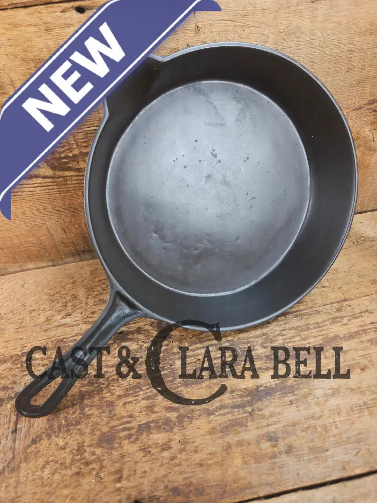 Antique gate-marked unknown #8 skillet. Est 1880βs. Left single spout heat ring bottom w/ semi fancy handle Skillet