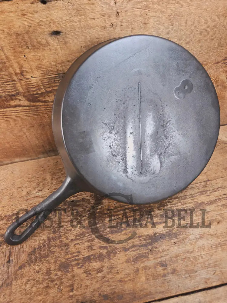 Antique gate-marked unknown #8 skillet. Est 1880βs. Left single spout heat ring bottom w/ semi fancy handle Skillet