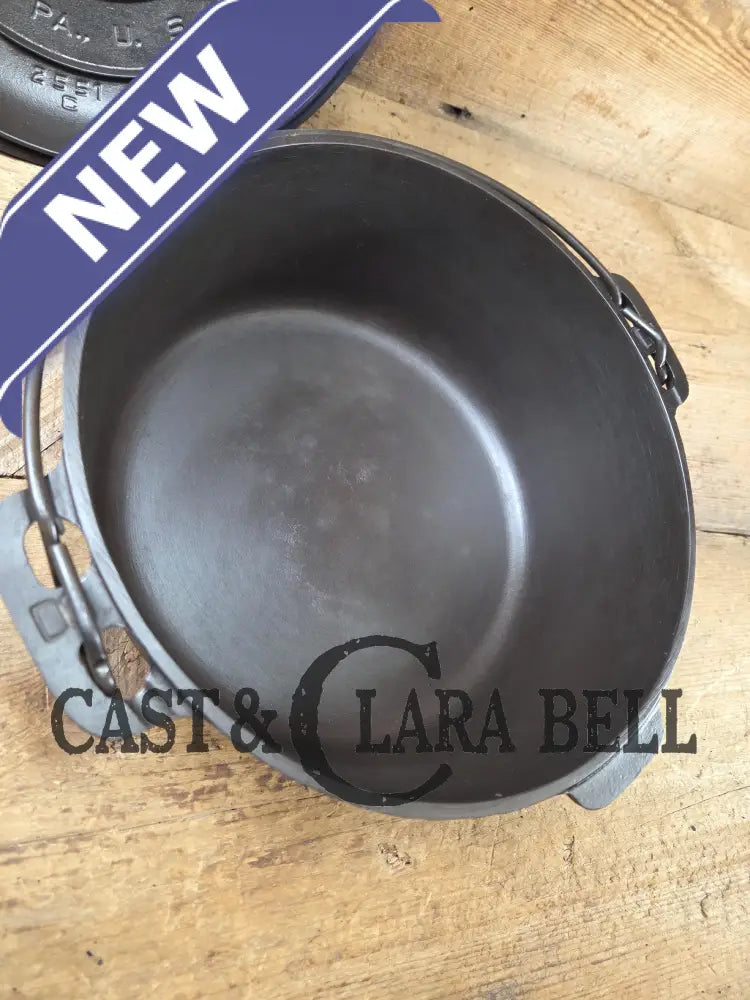 Awesome! 1920βs Griswold #8 Tite-Top Cast Iron Dutch Oven 833 F and high dome matching Griswold Lid 2551. Skillet