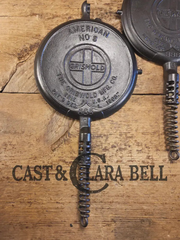 Awesome! 1920’s Griswold #8 Waffle Iron 885/886 with Matching Low Base 975. Ready to make crispy waffles! Waffle Iron