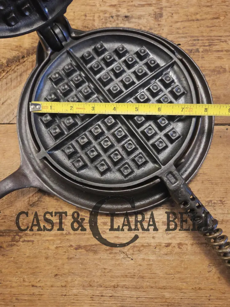 Awesome! 1920’s Griswold #8 Waffle Iron 885/886 with Matching Low Base 975. Ready to make crispy waffles! Waffle Iron