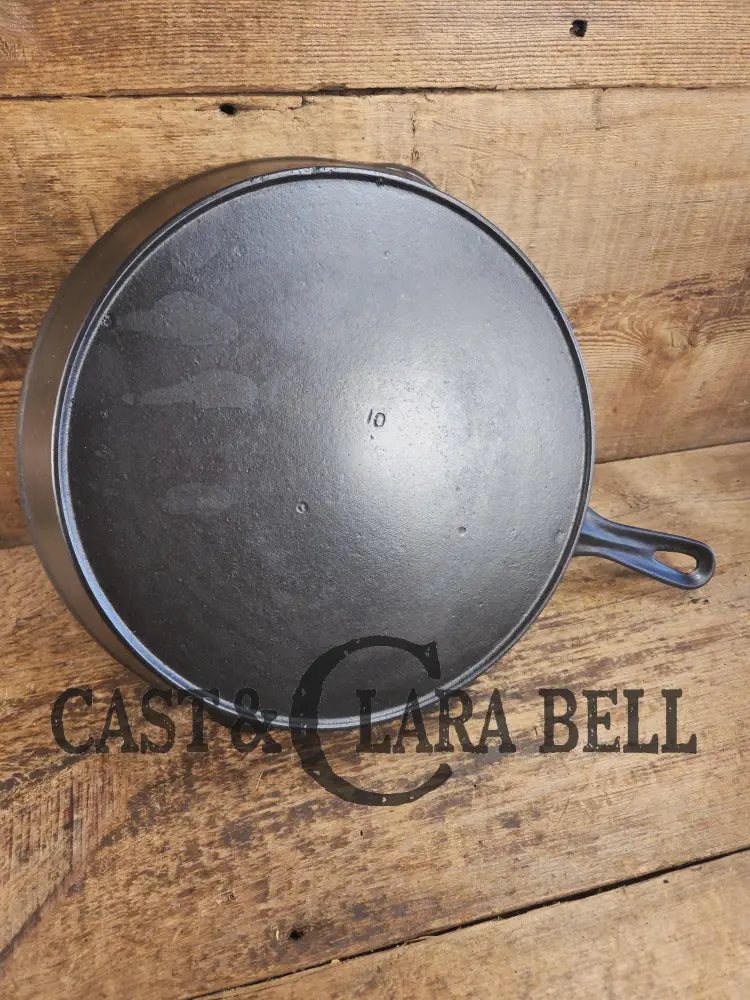 Awesome and tough to find! Fantastic for the gourmet kitchen! 1920βs Vollrath #10 Cast Iron Skillet with Heat Ring