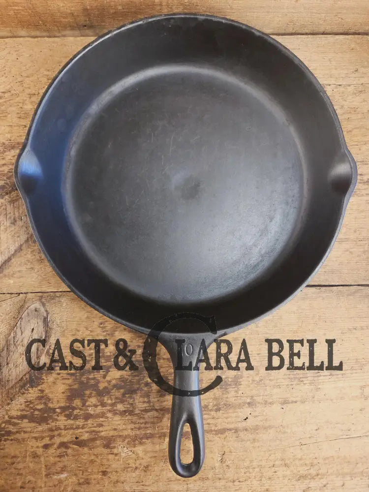 Awesome and tough to find! Fantastic for the gourmet kitchen! 1920βs Vollrath #10 Cast Iron Skillet with Heat Ring