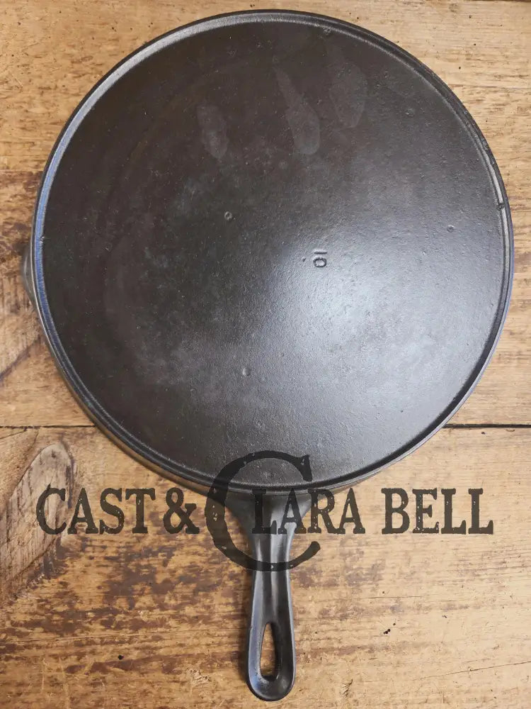 Awesome and tough to find! Fantastic for the gourmet kitchen! 1920βs Vollrath #10 Cast Iron Skillet with Heat Ring