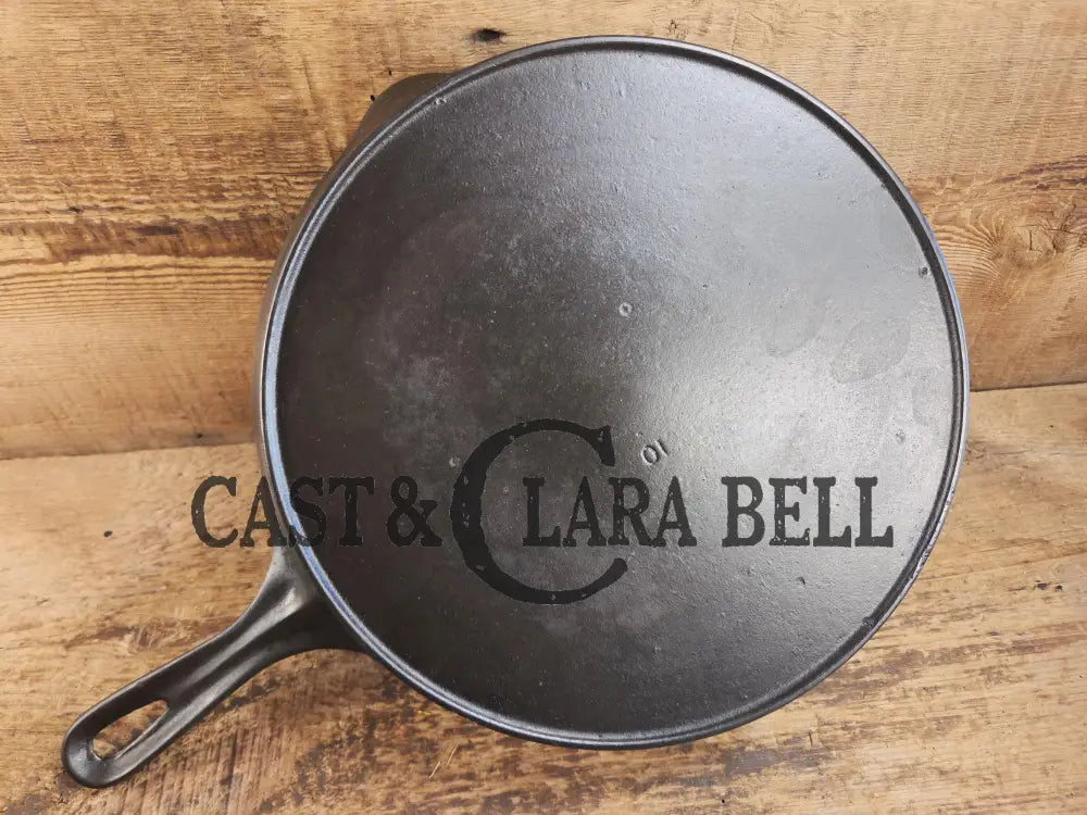 Awesome and tough to find! Fantastic for the gourmet kitchen! 1920βs Vollrath #10 Cast Iron Skillet with Heat Ring