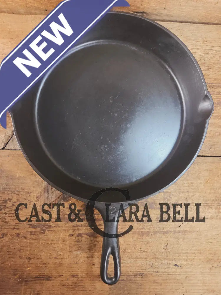 Awesome and tough to find! Scarce smooth bottom #12 Vollrath cast iron skillet. This is a conversation starter! Skillet