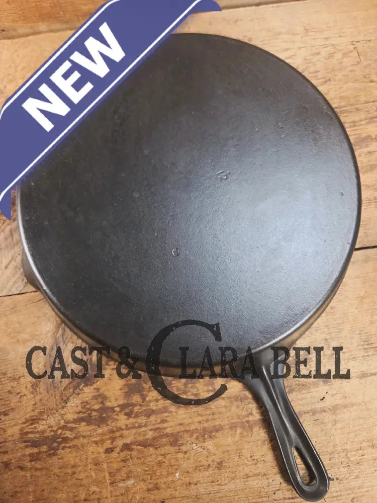 Awesome and tough to find! Scarce smooth bottom #12 Vollrath cast iron skillet. This is a conversation starter! Skillet
