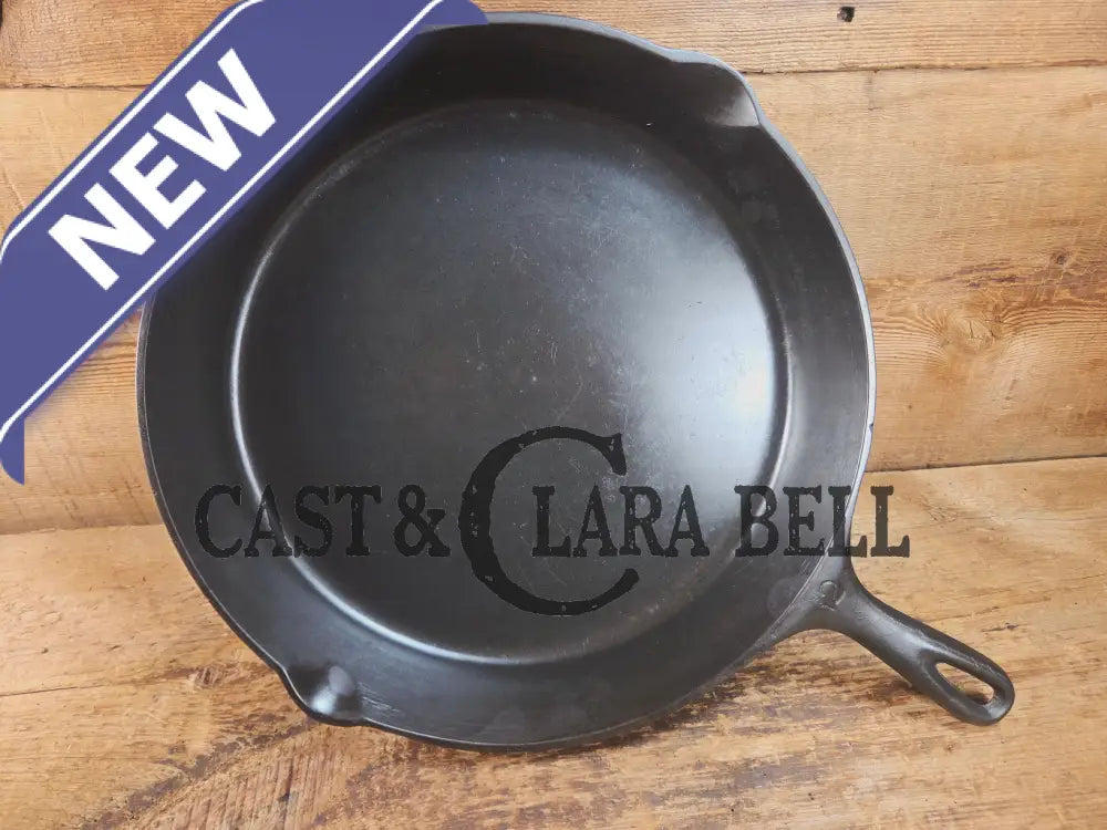 Awesome and tough to find! Scarce smooth bottom #12 Vollrath cast iron skillet. This is a conversation starter! Skillet