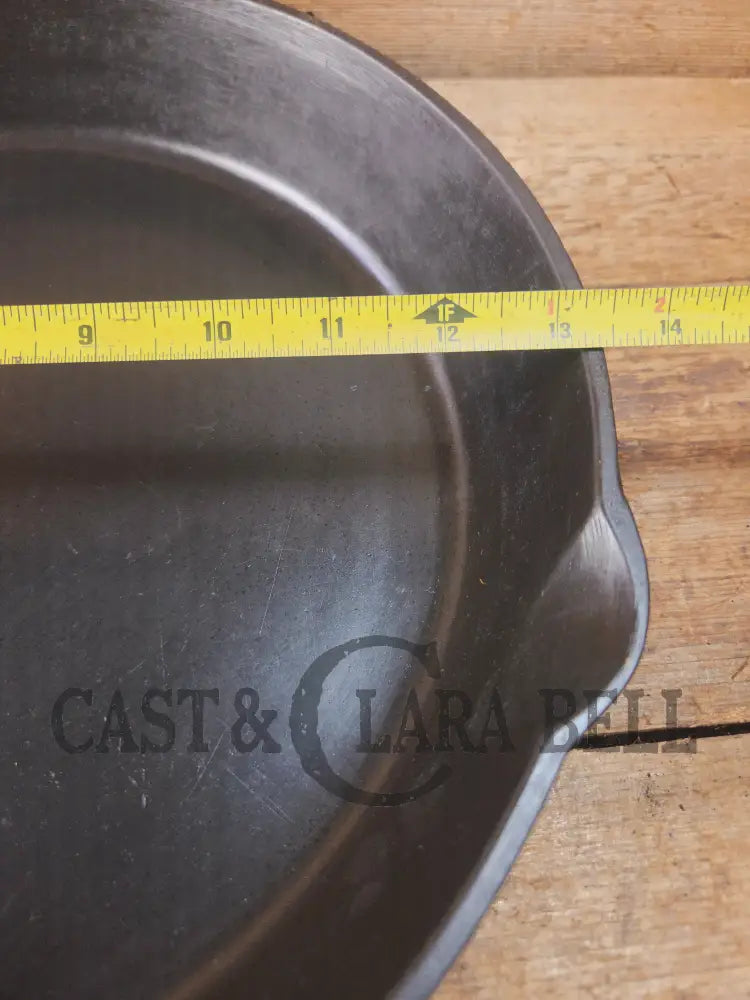 Awesome and tough to find! Scarce smooth bottom #12 Vollrath cast iron skillet. This is a conversation starter! Skillet