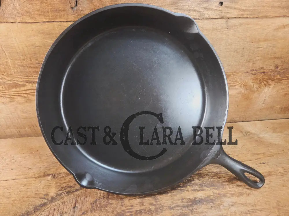 Awesome and tough to find! Scarce smooth bottom #12 Vollrath cast iron skillet. This is a conversation starter! Skillet