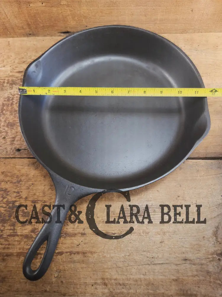 Awesome bacon skillet. Big 1930’s Wagner Ware #10 Cast Iron Skillet with Stylized Logo 1060 R Skillet