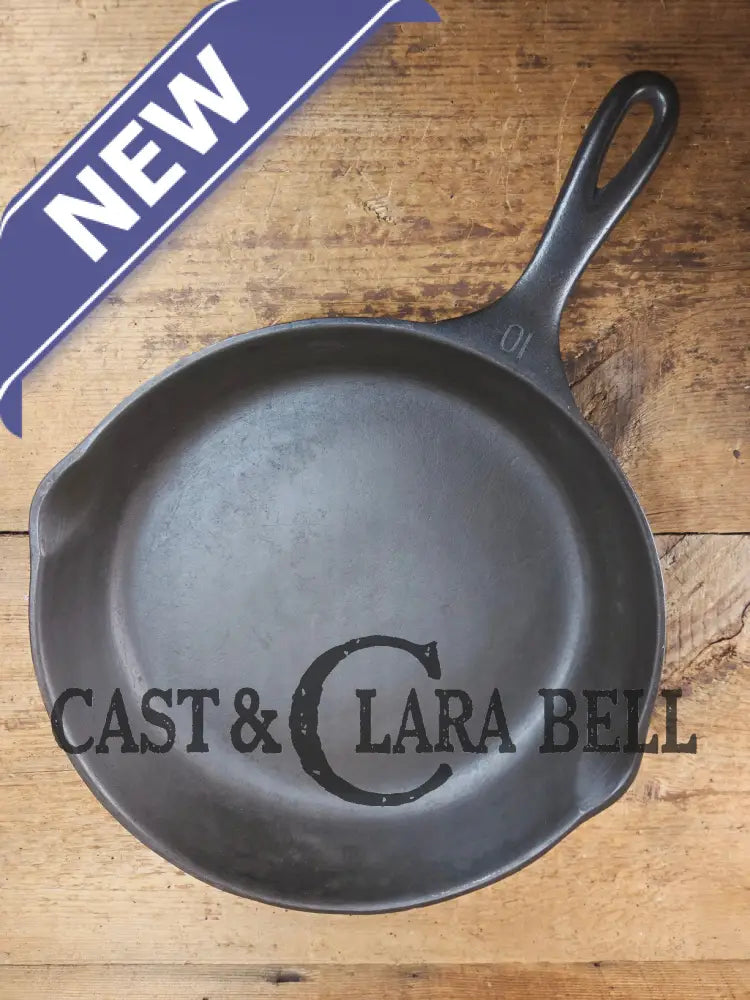 Awesome big bacon skillet! Big 1930’s Wagner Ware #10 Cast Iron Skillet with Stylized Logo 1060 A Skillet
