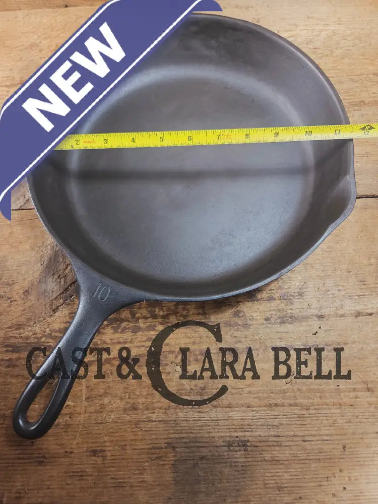 Awesome big bacon skillet! Big 1930’s Wagner Ware #10 Cast Iron Skillet with Stylized Logo 1060 A Skillet