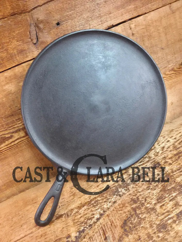 Awesome pizza griddle or for breakfast hot cakes! 1920’’s #10 Griswold Large Block cast iron Griddle 610 Griddle