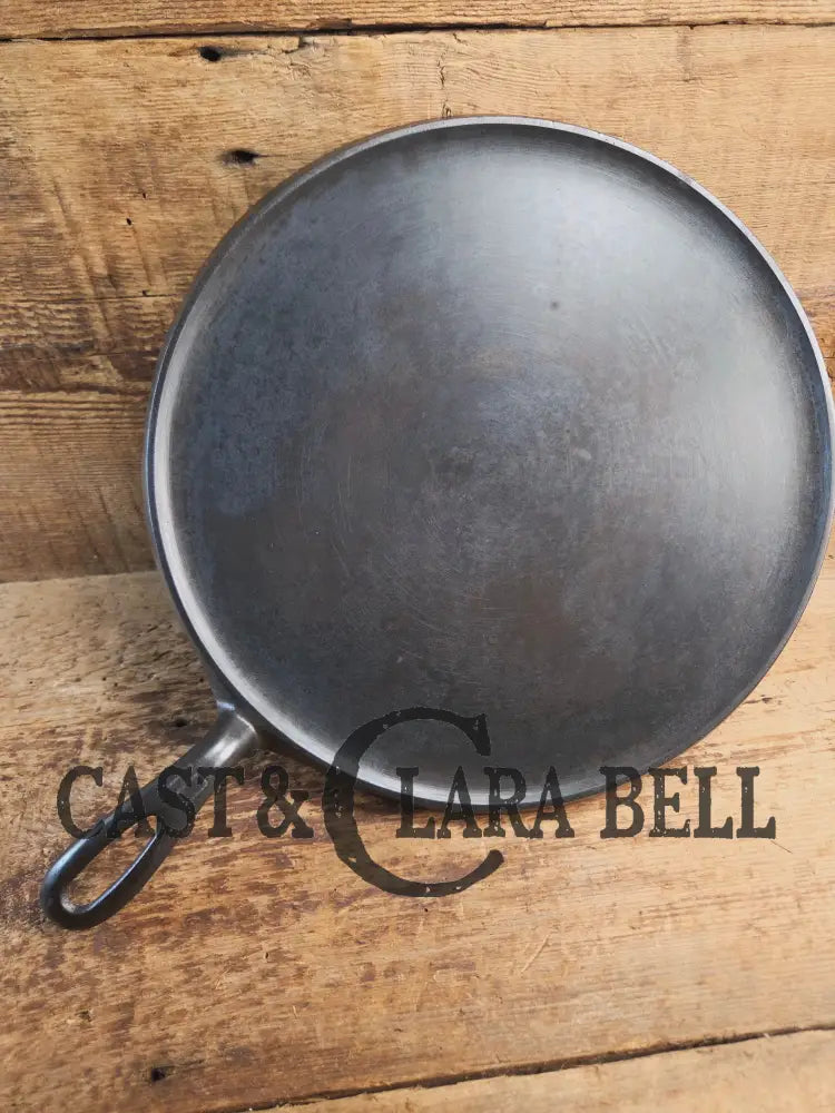 Awesome pizza griddle or for breakfast hot cakes! 1920ββs #10 Griswold Large Block cast iron Griddle 610 Griddle