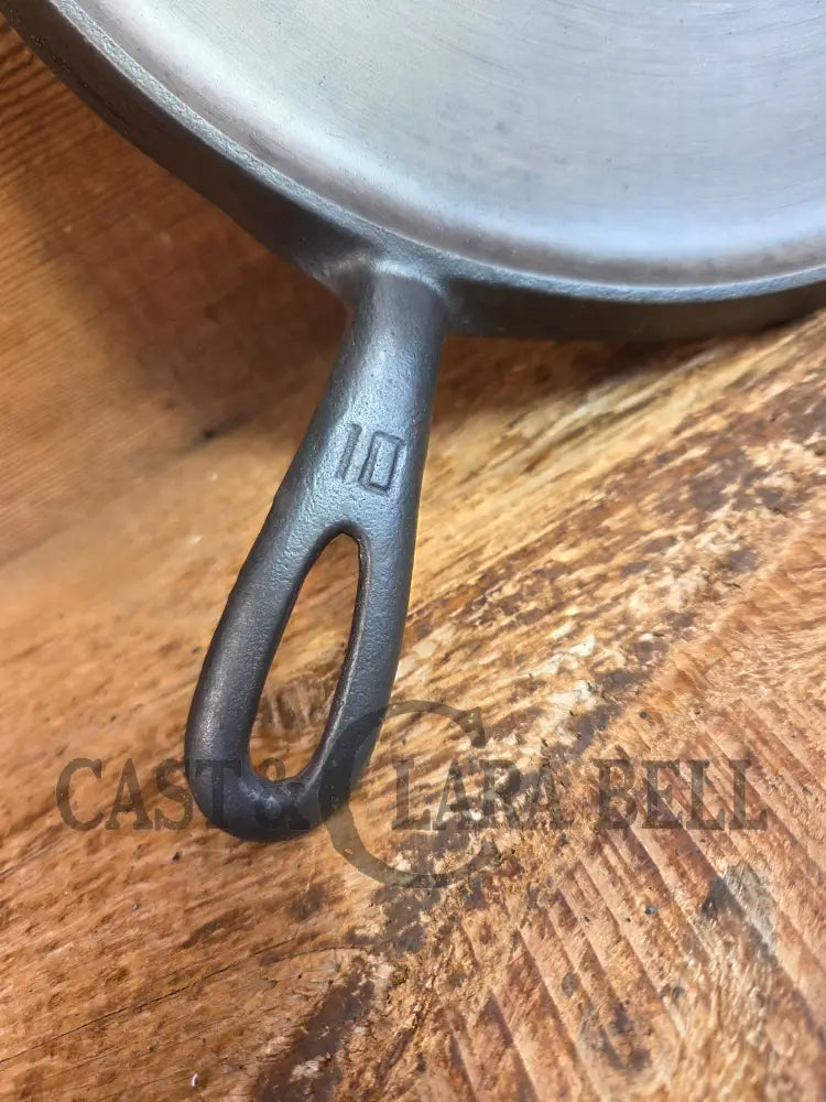 Awesome pizza griddle or for breakfast hot cakes! 1920’’s #10 Griswold Large Block cast iron Griddle 610 - Griddle