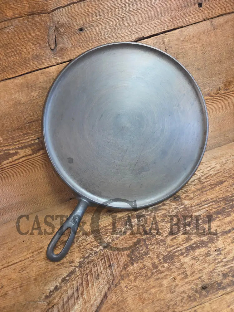 Awesome pizza griddle or for breakfast hot cakes! 1920’’s #10 Griswold Large Block cast iron Griddle 610 - Griddle