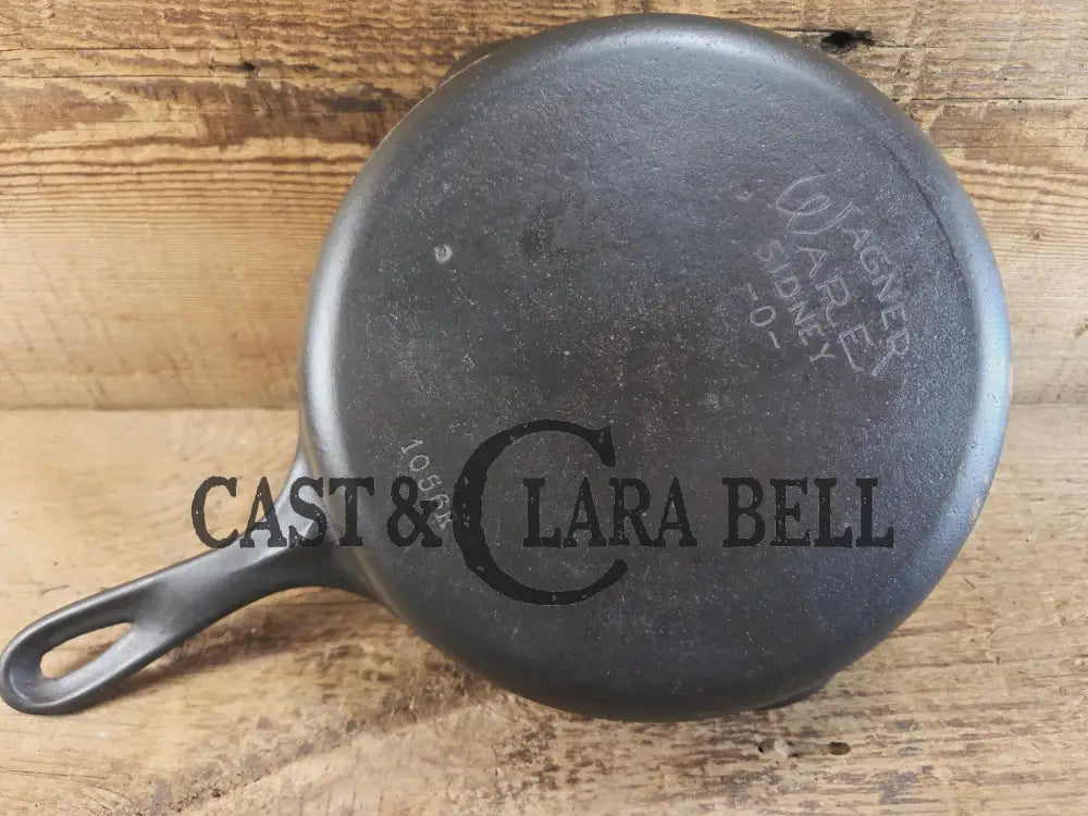 Awesome saute and side skillet! 1930’s Wagner Ware #6 Cast Iron Skillet 1056 R Smooth Bottom Skillet
