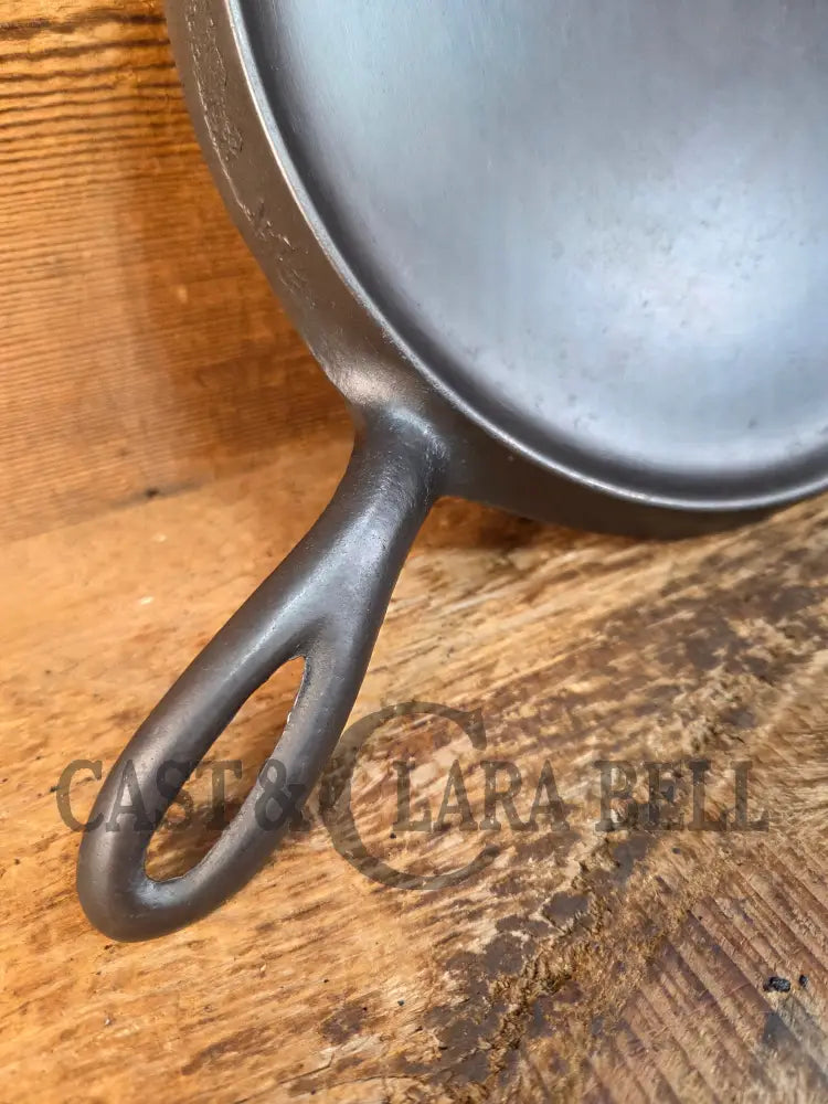 Awesome single serve piece! Lightweight early 1920 Griswold Slant Logo Vintage Griddle #8 Erie 733 - Griddle