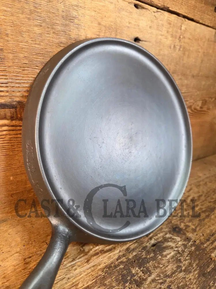 Awesome single serve piece! Lightweight early 1920 Griswold Slant Logo Vintage Griddle #8 Erie 733 - Griddle