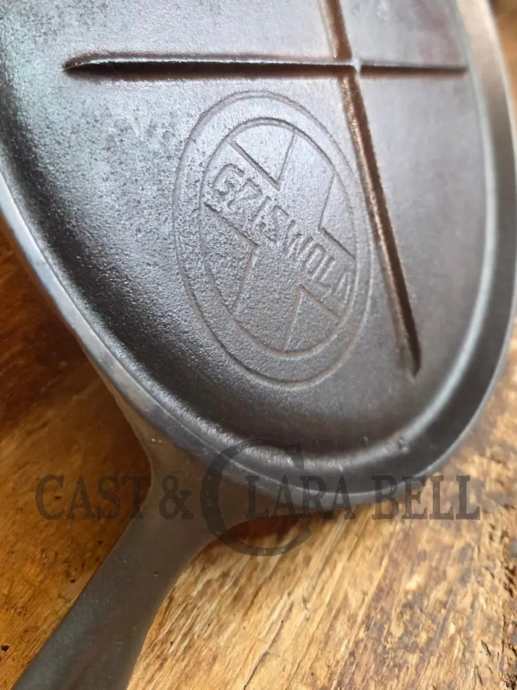 Awesome single serve piece! Lightweight early 1920 Griswold Slant Logo Vintage Griddle #8 Erie 733 - Griddle