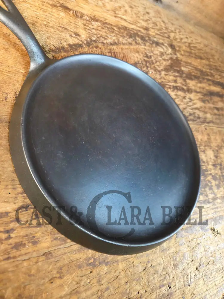 Awesome single serve piece! Lightweight early 1920 Griswold Slant Logo Vintage Griddle #8 Erie 733 - Griddle