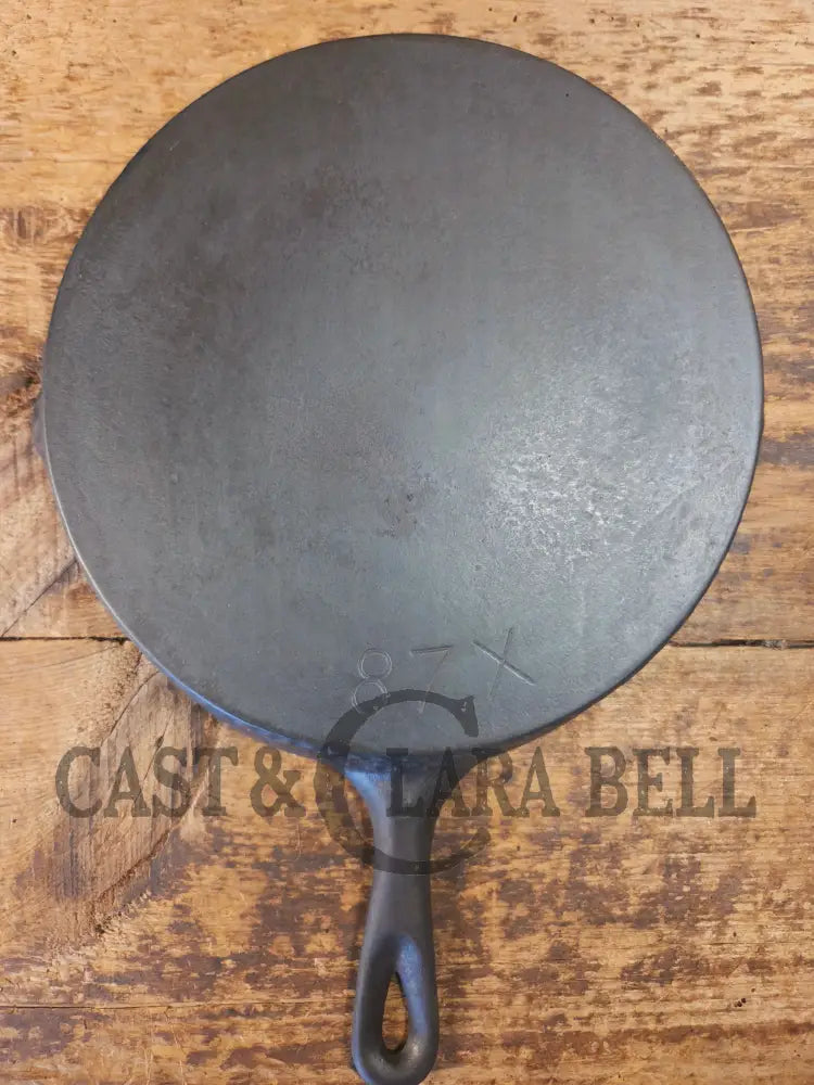 Awesome story awesome pan 1920’s Chicago Hardware Foundry #8 7 X Skillet with Hammered Finish - Skillet