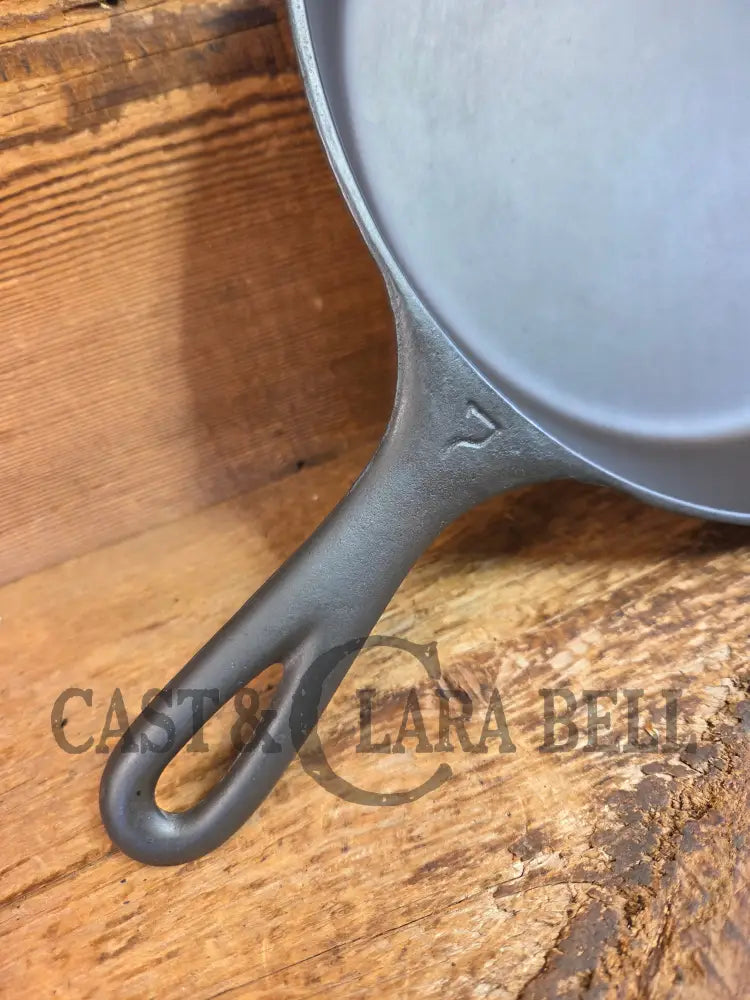 BEAUTIFUL! 1910-20βs Griswold #7 Skillet with Heat Ring and Large Block Logo 701 E - Skillet