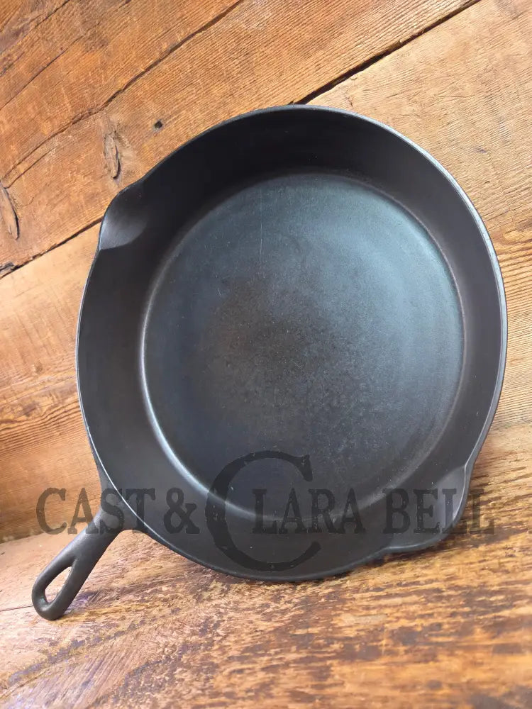Beautiful 1910βs Early Favorite Piqua Ware #10 Cast Iron Skillet Smiley Logo Skillet