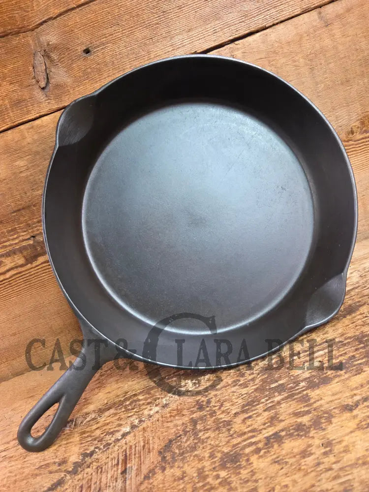 Beautiful 1910βs Early Favorite Piqua Ware #10 Cast Iron Skillet Smiley Logo Skillet