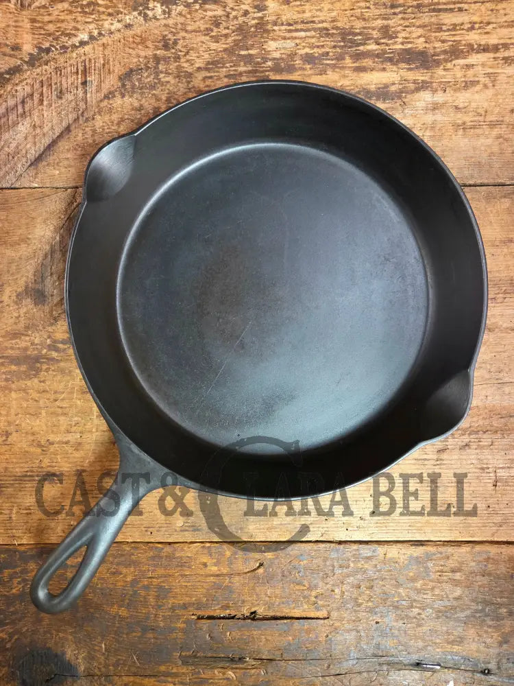 Beautiful 1910βs Early Favorite Piqua Ware #10 Cast Iron Skillet Smiley Logo Skillet