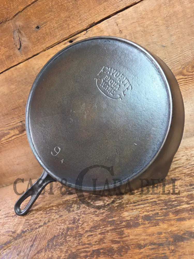 Beautiful 1910βs Early Favorite Piqua Ware #9 Cast Iron Skillet Smiley Logo Skillet