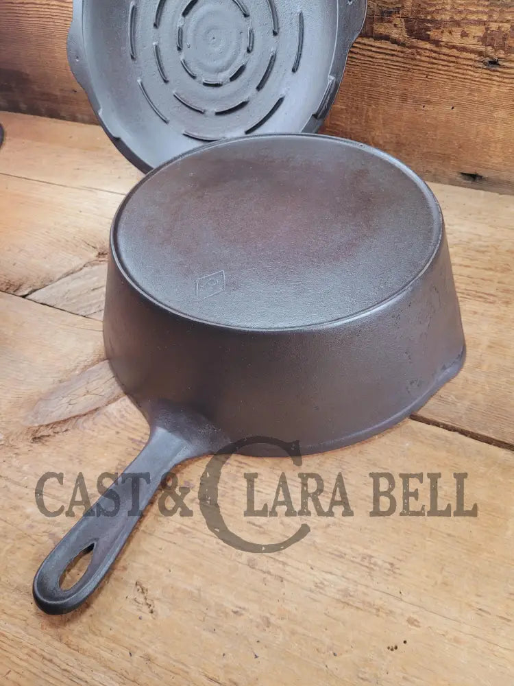 Beautiful! 1920’S Chicago Hardware Foundry #8 Diamond ’B’ Chicken Fryer. Matching 8 1/2 C Lid