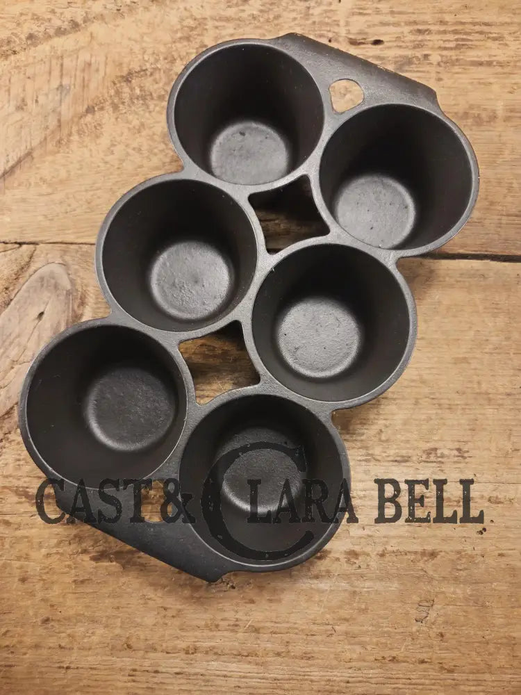 Beautiful 1920’s Griswold 6 Cup Muffin/Popover Pan 6141 Variation 4 Rarity 3. Restored Seasoned and Ready to Use!