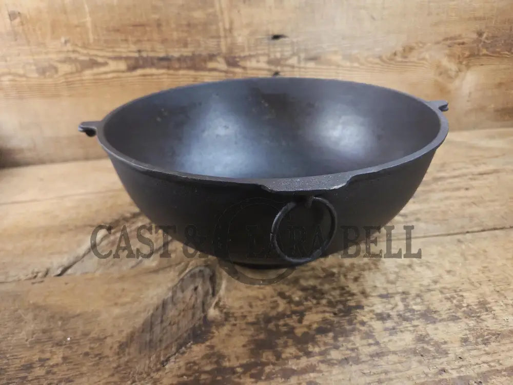 Beautiful 1930’s #4 Griswold (#782) Scotch Bowl (aka candy kettle). Hard to find really cook bowl for bread proofing
