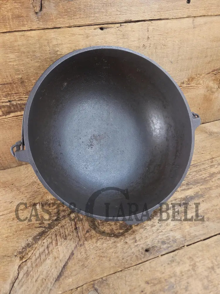 Beautiful 1930’s #4 Griswold (#782) Scotch Bowl (aka candy kettle). Hard to find really cook bowl for bread proofing