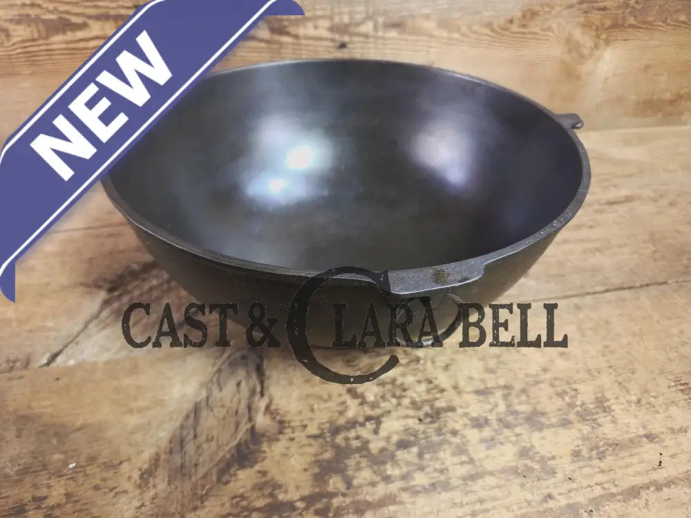 Beautiful 1930βs #5 Griswold (#783) Scotch Bowl (aka candy kettle). Hard to find really cook bowl for bread proofing