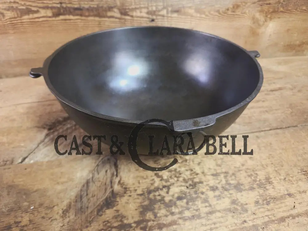 Beautiful 1930βs #5 Griswold (#783) Scotch Bowl (aka candy kettle). Hard to find really cook bowl for bread proofing