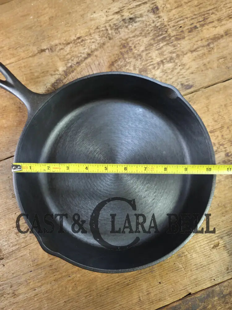 Beautiful!! 1930’s Lodge #8 Cast Iron Skillet with 3 Notch Heat Ring. Raised Blob makers mark