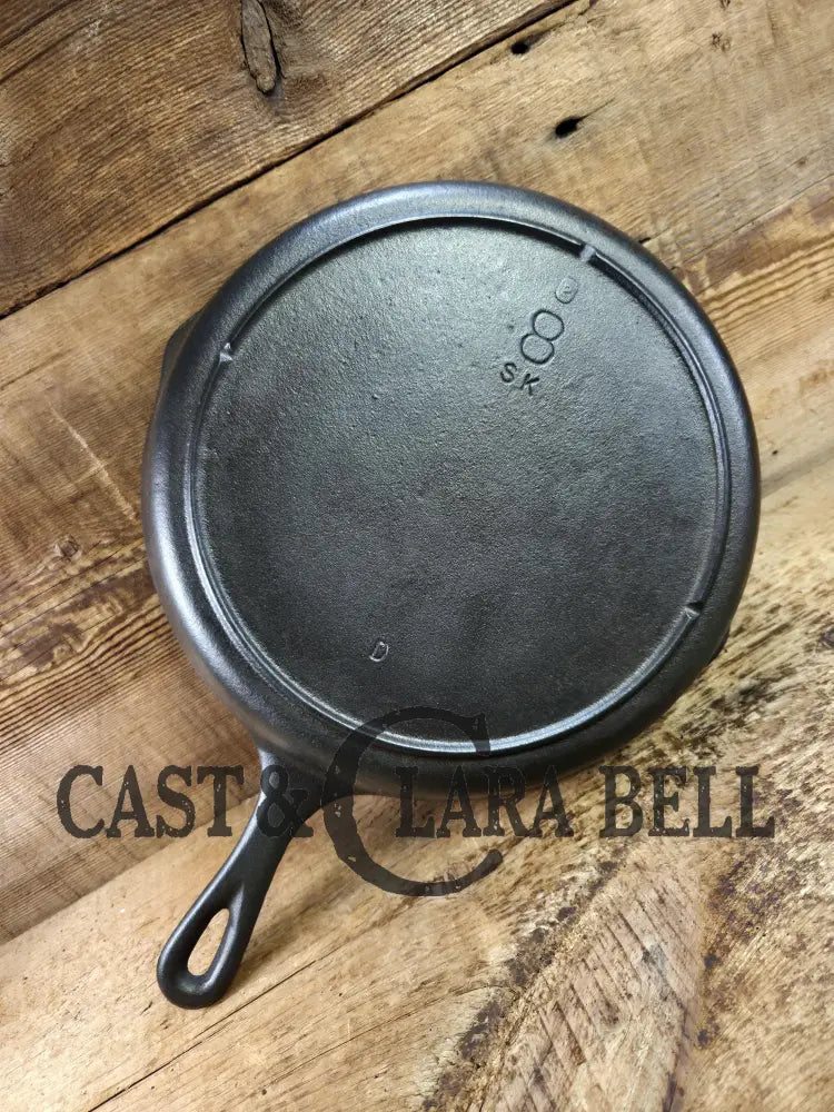 Beautiful!! 1930’s Lodge #8 Cast Iron Skillet with 3 Notch Heat Ring. Raised Blob makers mark