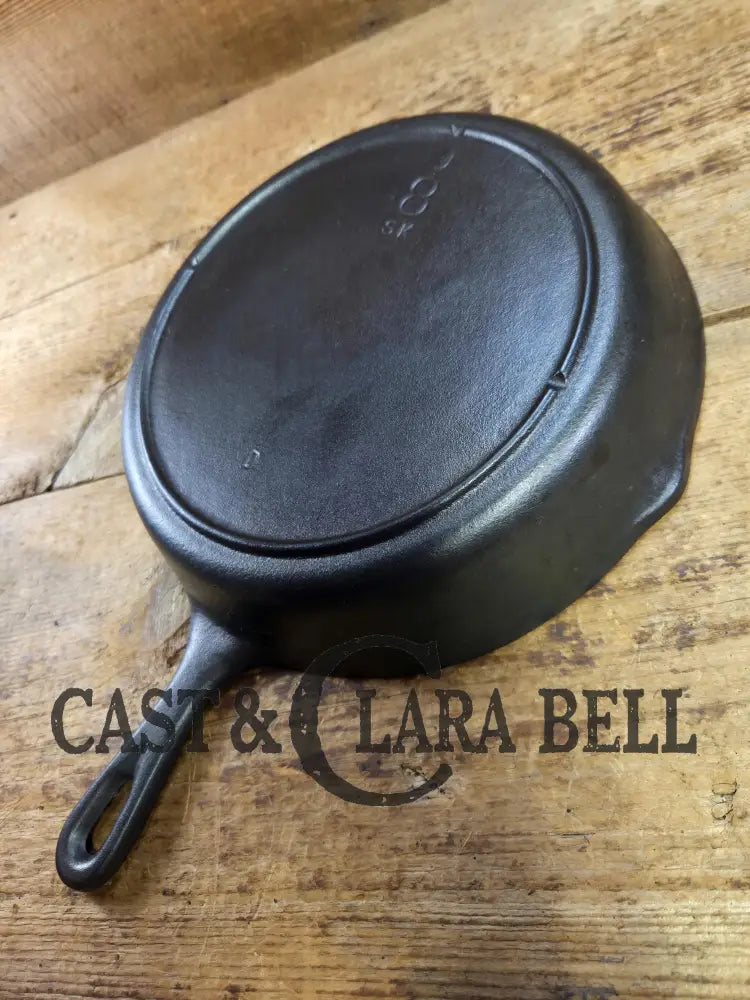 Beautiful!! 1930’s Lodge #8 Cast Iron Skillet with 3 Notch Heat Ring. Raised Blob makers mark