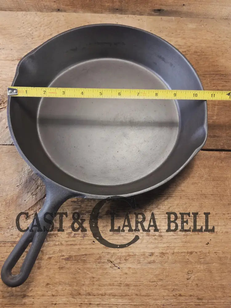 Beautiful!! 1930’s Lodge #8 Cast Iron Skillet with 3 Notch Heat Ring. Raised Blob makers mark Skillet